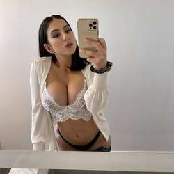 Ashley's Chat & Dating Profile