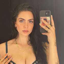 LuizaReaggen's Chat & Dating Profile
