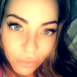 laylaxxx5's Chat & Dating Profile