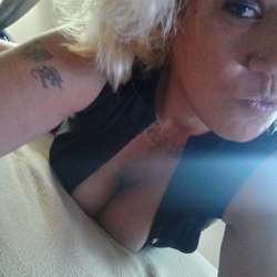 uDeSireeeMe's Chat & Dating Profile